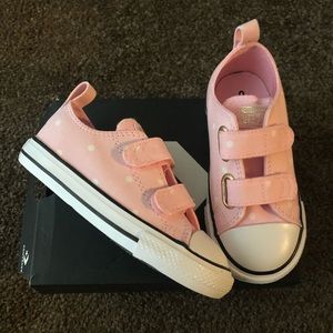 Converse girls pink sneakers